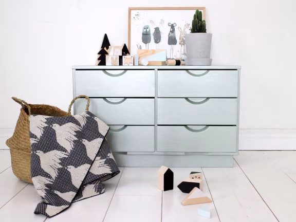 Kid's room classic dresser into metal shade