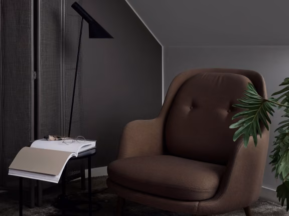 Paint an intimate bedroom with dark shades